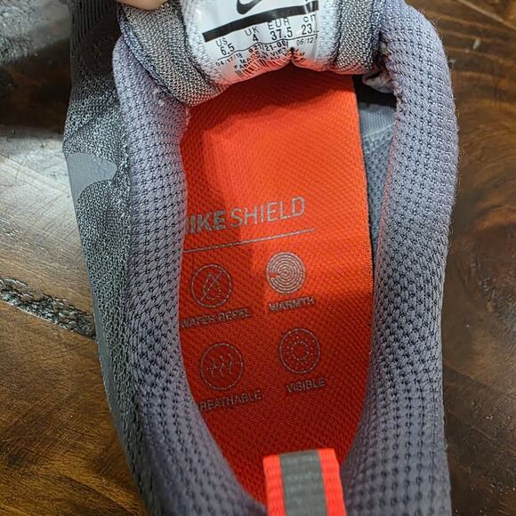 Nike Air Zoom Shield Running Shoes Women's 6.5 Grey Water Resistant Reflective - Picture 7 of 7